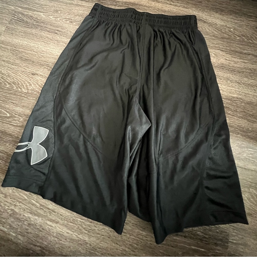 Men’s size Medium Under Armour Athletic Shorts